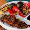 Медальйоны из телятины с овощами гриль Две палочки